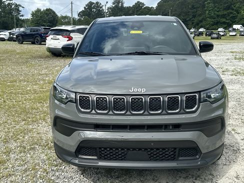 Used 2023 Jeep Compass Sport AWD/4WD image 2