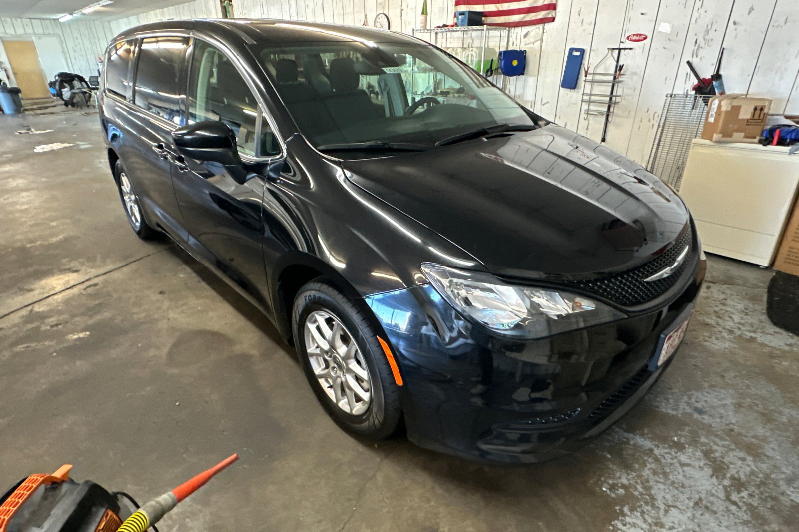 Used 2024 Chrysler Voyager LX FWD image 2