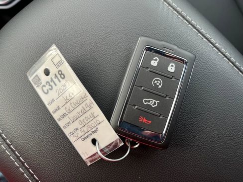 New 2025 Jeep Grand Cherokee Limited w/ Black Appearance Package image 43