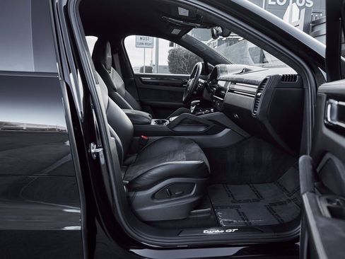 Used 2023 Porsche Cayenne Turbo GT image 31