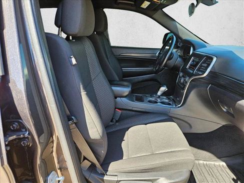 Used 2021 Jeep Grand Cherokee Laredo RWD image 16