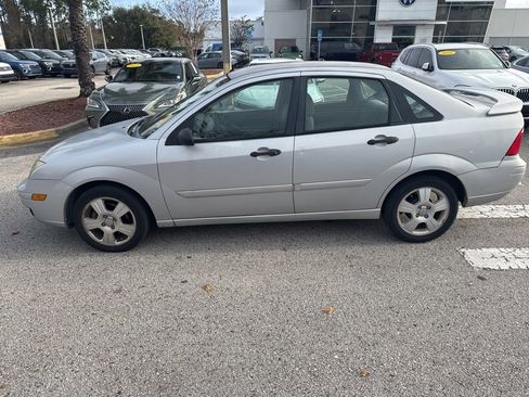 Used 2005 Ford Focus ZX4 Sedan image 3