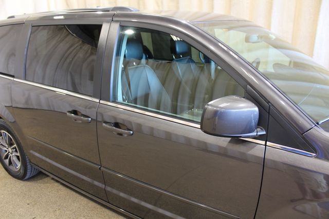 Used 2017 Dodge Grand Caravan SXT FWD image 11