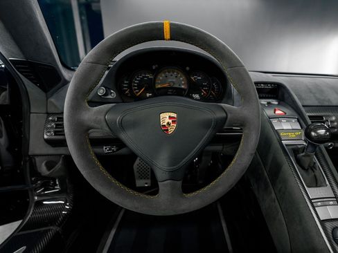 Used 2005 Porsche Carrera GT RWD image 16