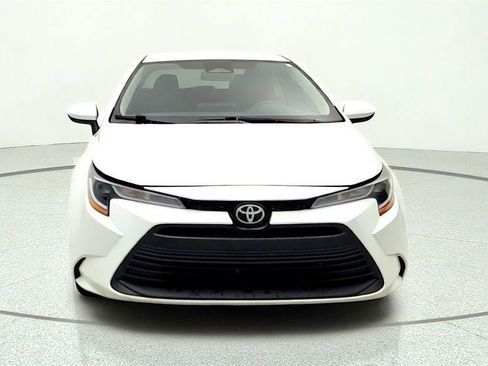 Used 2025 Toyota Corolla LE FWD image 2