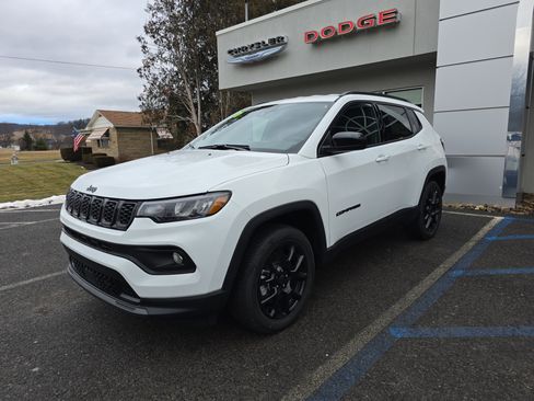New 2026 Jeep Compass Latitude image 8