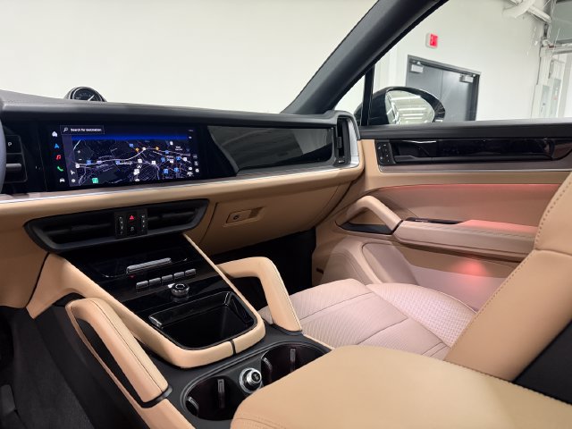 Certified 2026 Porsche Cayenne E-Hybrid Coupe AWD/4WD image 16