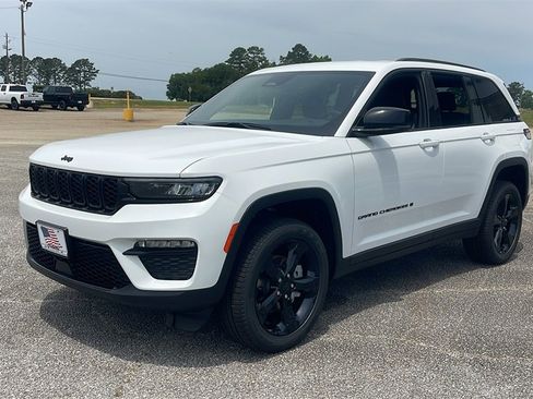 New 2025 Jeep Grand Cherokee Limited w/ Black Appearance Package image 4