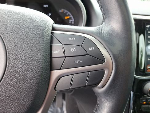 Used 2021 Jeep Grand Cherokee Laredo X AWD/4WD image 23