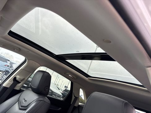 Used 2018 Cadillac XT5 Luxury w/ LPO, Black Ice Package image 24