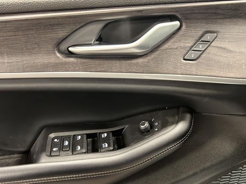 Used 2023 Jeep Grand Cherokee L Limited w/ Luxury Tech Group II image 9