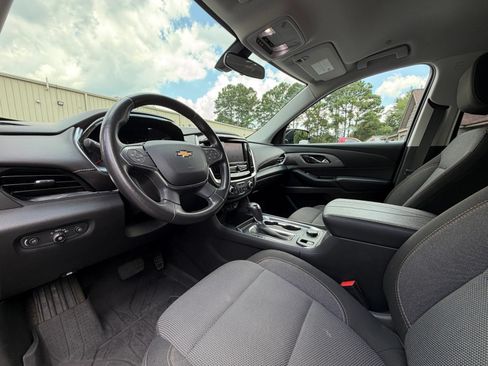 Used 2020 Chevrolet Traverse LT w/ LPO, Blackout Package FWD image 12
