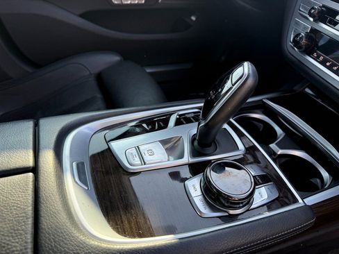 Used 2018 BMW 740e xDrive image 9