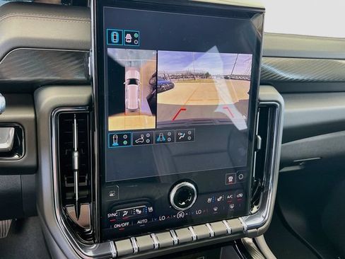 New 2026 GMC Yukon AT4 w/ AT4 Premium Package AWD/4WD image 9