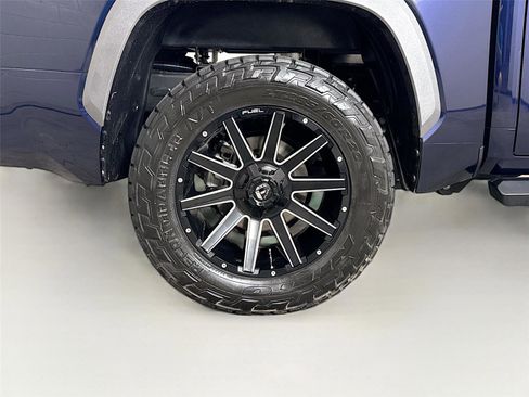 Used 2025 Toyota Tundra Limited AWD/4WD image 34