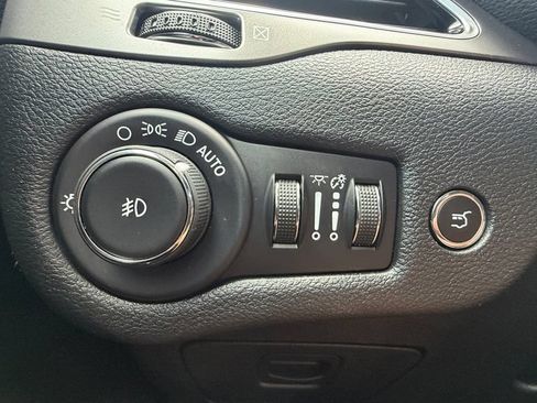 Used 2020 Jeep Cherokee Limited AWD/4WD image 30