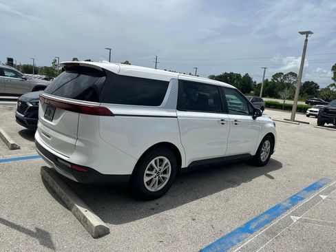Certified 2024 Kia Carnival LX FWD image 5
