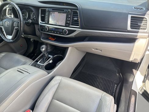 Used 2019 Toyota Highlander Limited image 13
