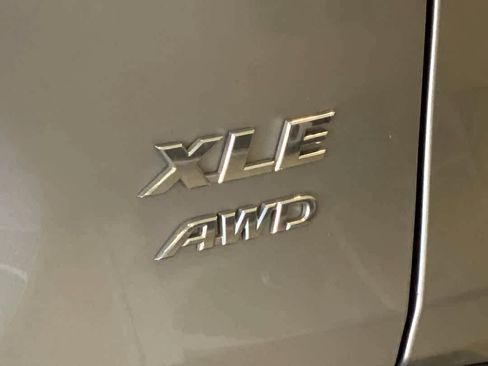 Used 2020 Toyota RAV4 XLE AWD/4WD image 12