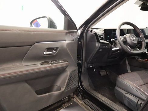 New 2026 Nissan Kicks SR w/ SR Premium Package FWD image 8
