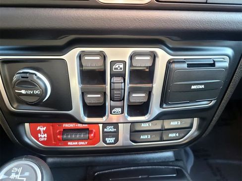 New 2025 Jeep Wrangler Unlimited Rubicon w/ XTREMEE 35" Tire Package image 17