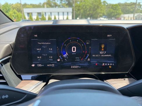 Used 2025 Chevrolet Suburban Z71 AWD/4WD image 13