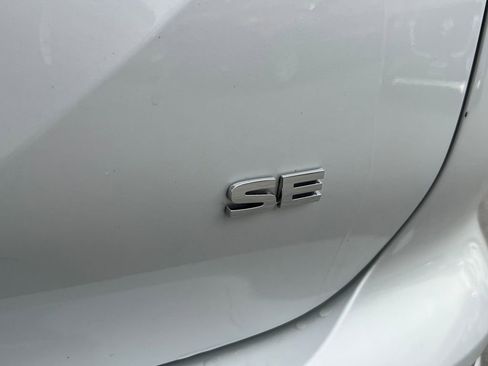 Used 2024 Mitsubishi Outlander SE image 16