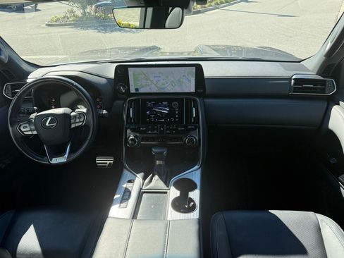 Used 2024 Lexus LX 600 F Sport image 4