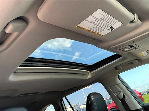 Used 2023 Toyota Highlander XLE FWD image 17