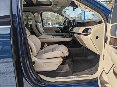 Used 2020 Lincoln Navigator L Reserve w/ Equipment Group 201A Reserve image 34