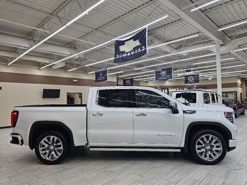 Used 2025 GMC Sierra 1500 Denali w/ Denali Reserve Package AWD/4WD image 5