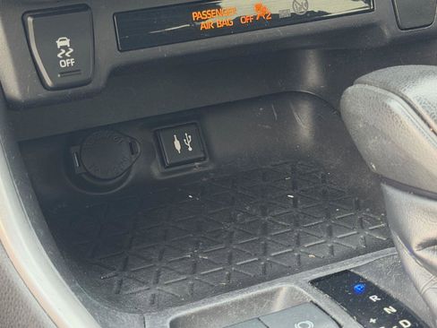 Used 2019 Toyota RAV4 LE FWD image 27