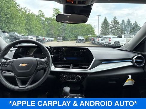 Used 2024 Chevrolet Trax LT FWD image 8