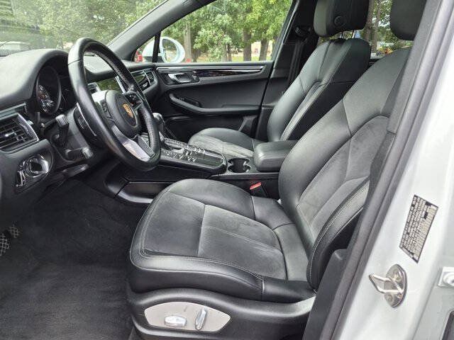 Used 2018 Porsche Macan AWD/4WD image 13