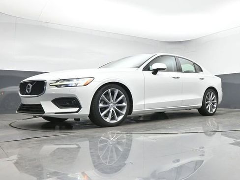 Used 2020 Volvo S60 T5 Momentum FWD image 17