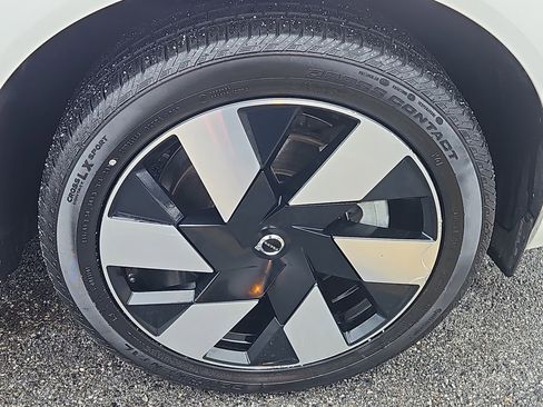 Used 2025 Volvo XC60 T8 Plus w/ Protection Package Premier image 32