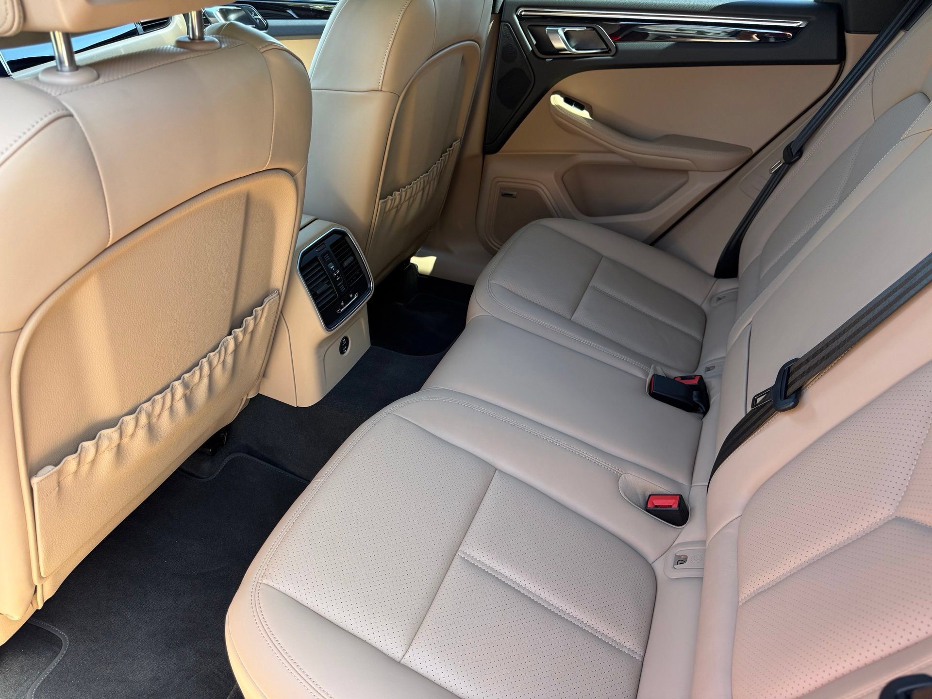 Certified 2026 Porsche Macan AWD/4WD image 31