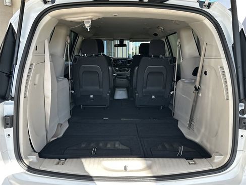 Used 2022 Chrysler Voyager LX image 30