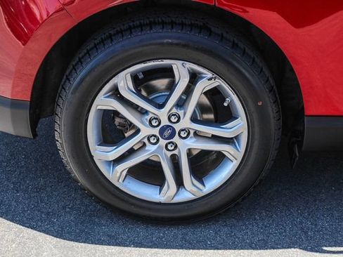 Used 2017 Ford Edge Titanium FWD image 11