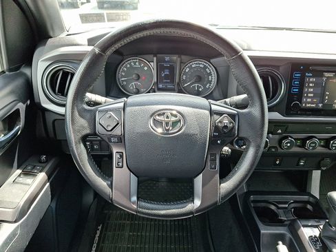 Used 2019 Toyota Tacoma TRD Sport AWD/4WD image 19