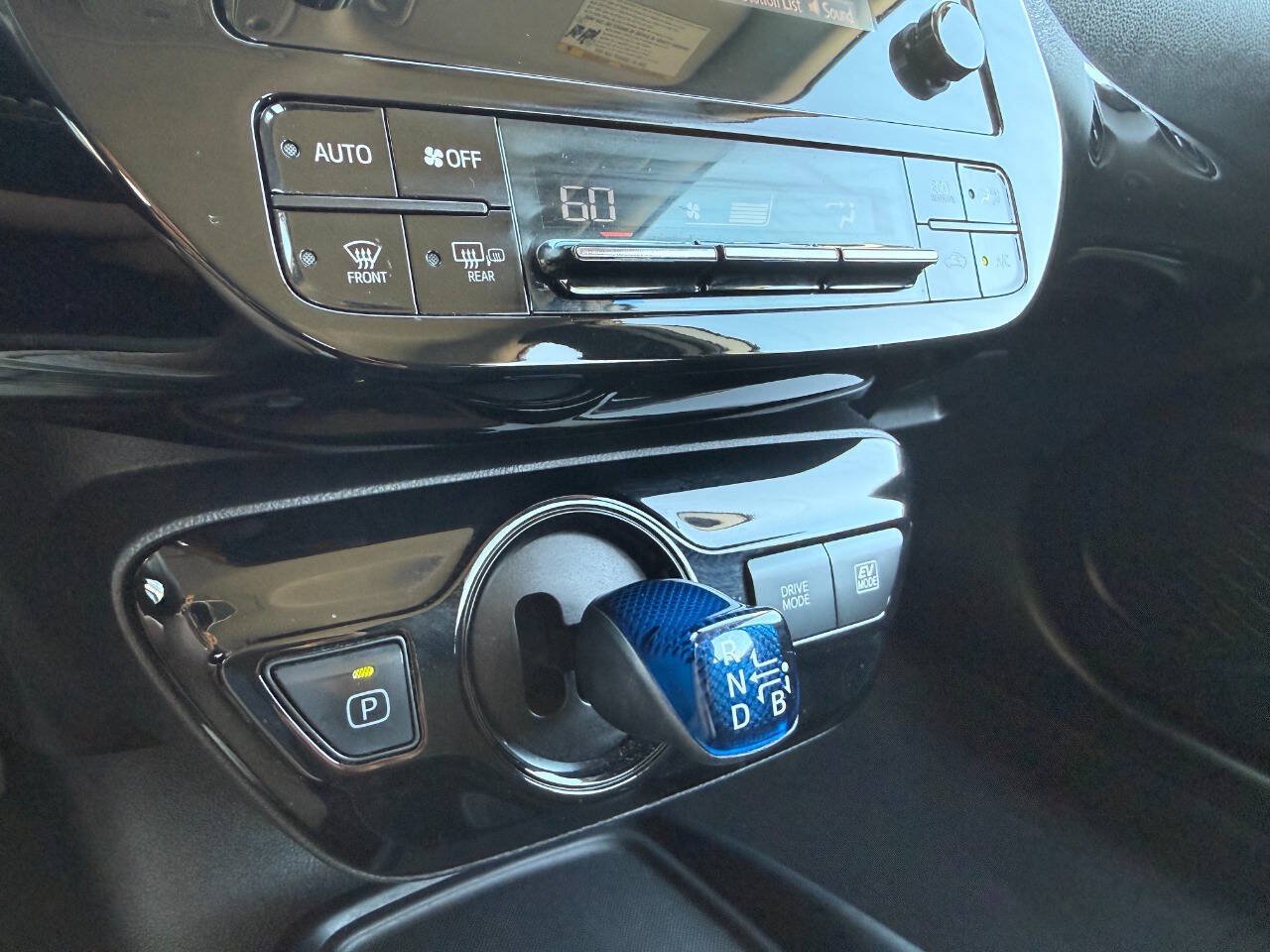 Used 2019 Toyota Prius L Eco FWD image 42