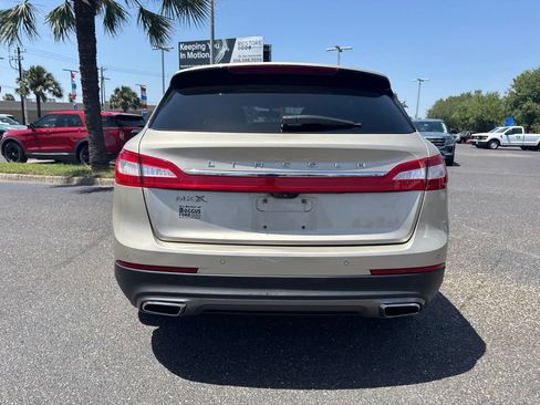 Used 2017 Lincoln MKX Select w/ Select Plus Package FWD image 4
