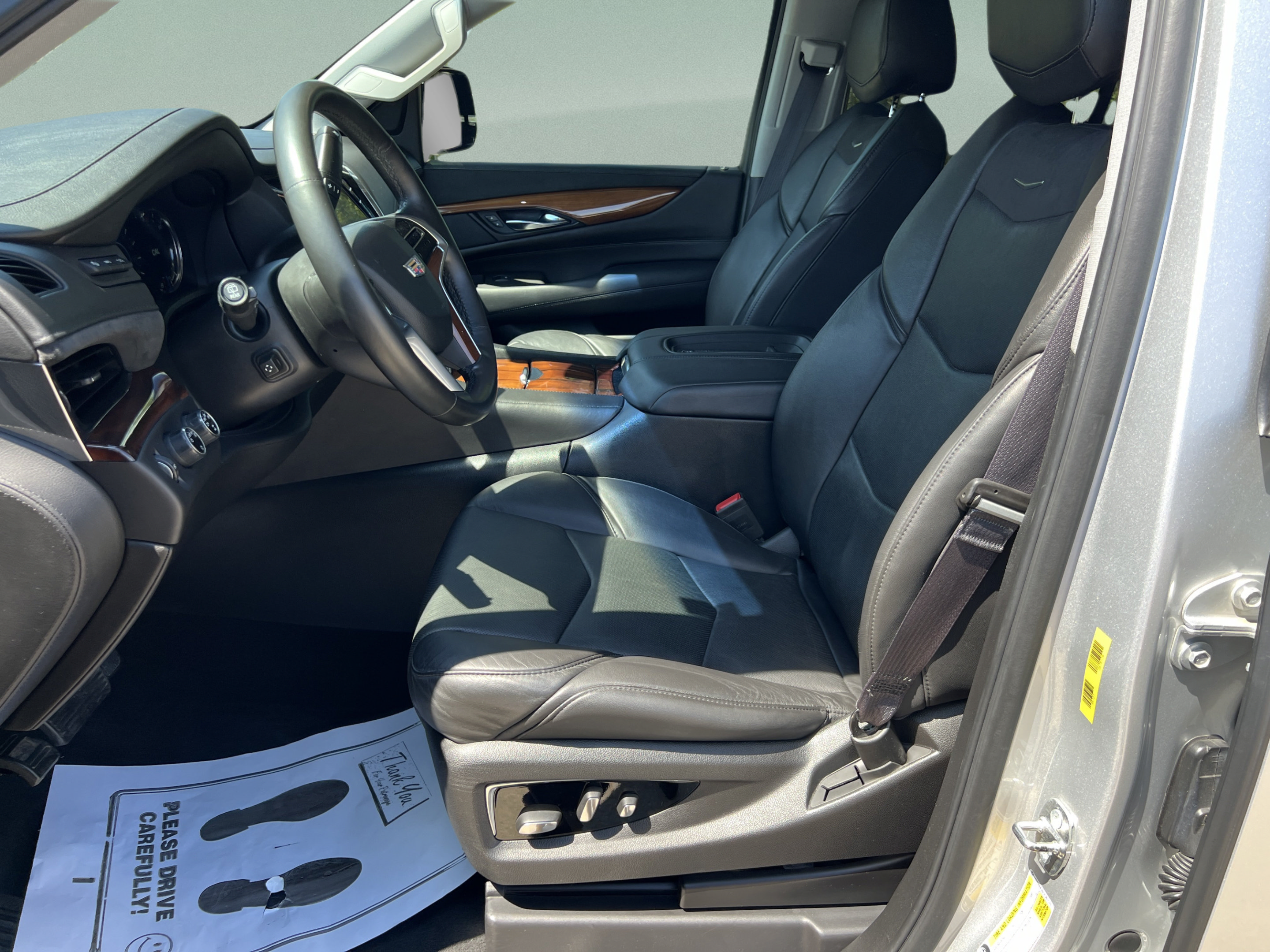 Used 2016 Cadillac Escalade Luxury AWD/4WD image 9
