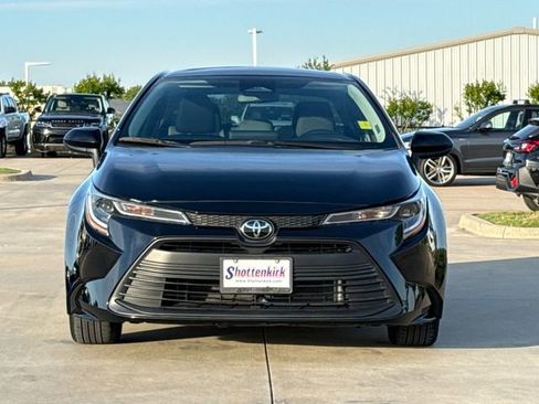 Used 2024 Toyota Corolla LE image 2