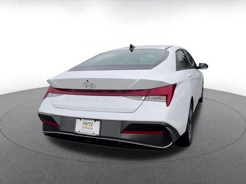 Used 2025 Hyundai Elantra SEL image 15