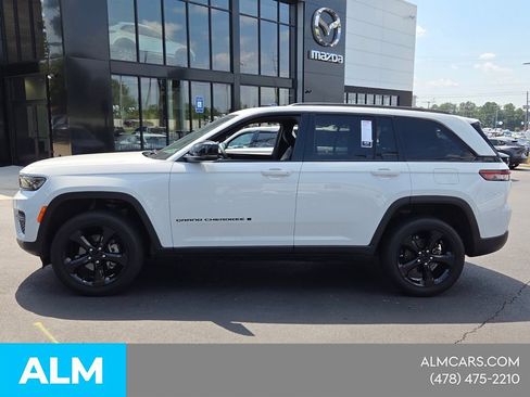 Used 2023 Jeep Grand Cherokee Altitude RWD image 5