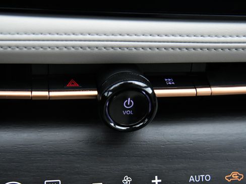 Used 2024 Nissan Ariya AWD image 25