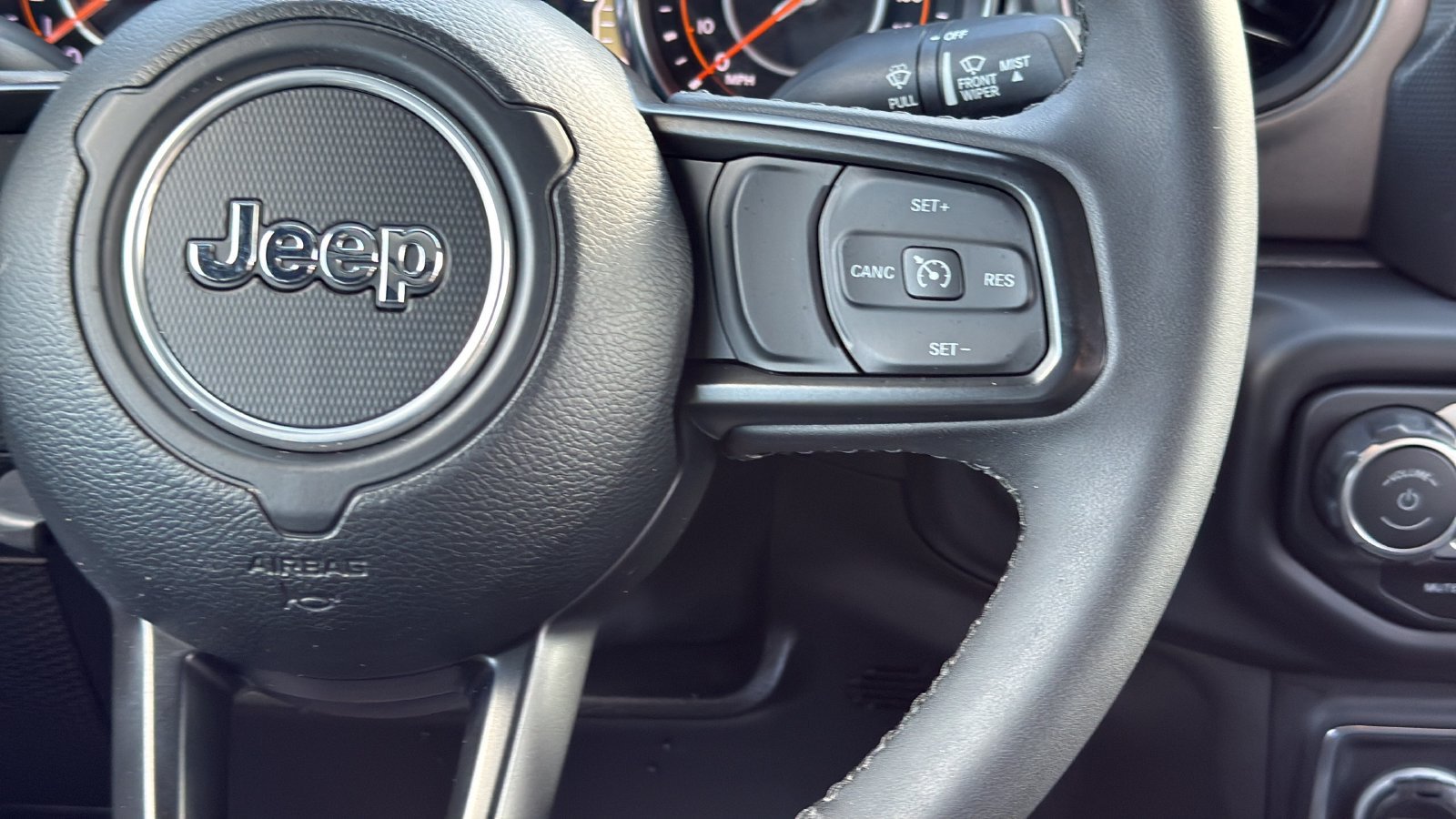 Used 2023 Jeep Gladiator Sport AWD/4WD image 13