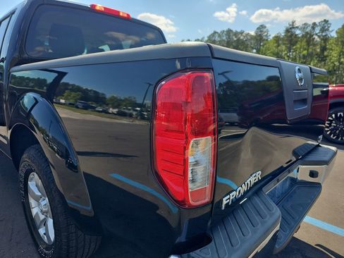 Used 2010 Nissan Frontier SE RWD image 35