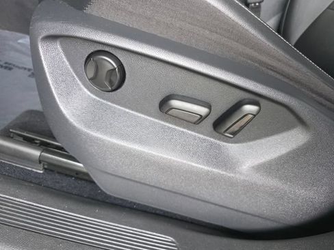 Used 2018 Volkswagen Tiguan SE AWD/4WD image 24